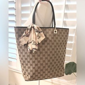 EUC Gucci Canvas Tote in rarely used condition